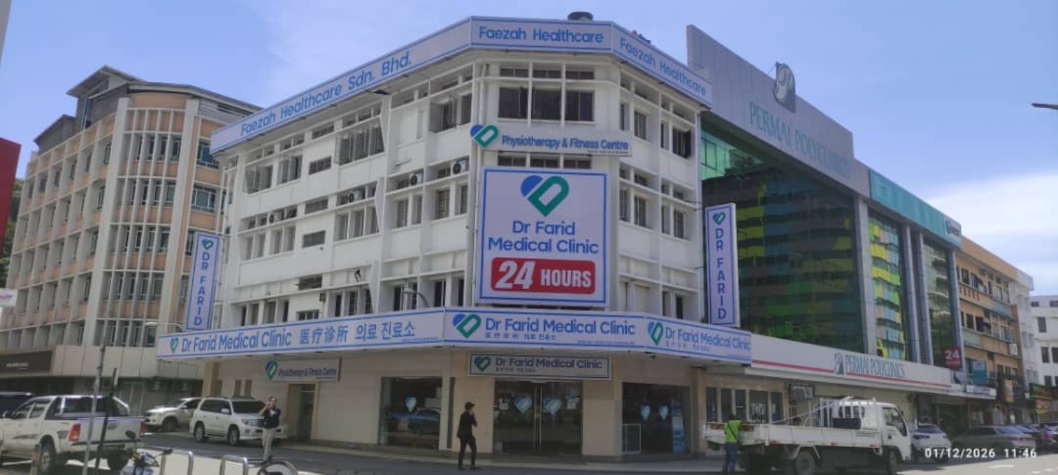 Bangunan klinik di Jalan Pantai